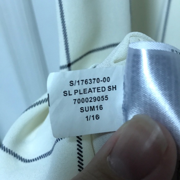 Collared Banana Republic sleeveless blouse - Picture 4 of 4